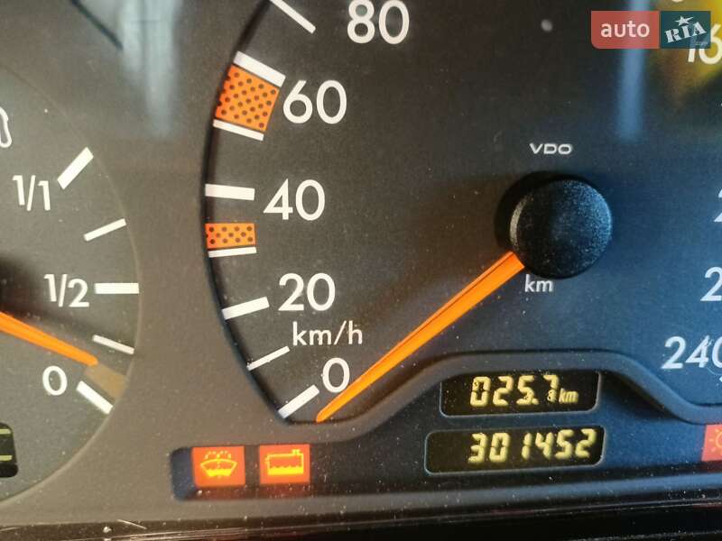 Седан Mercedes-Benz E-Class 1998 в Черновцах