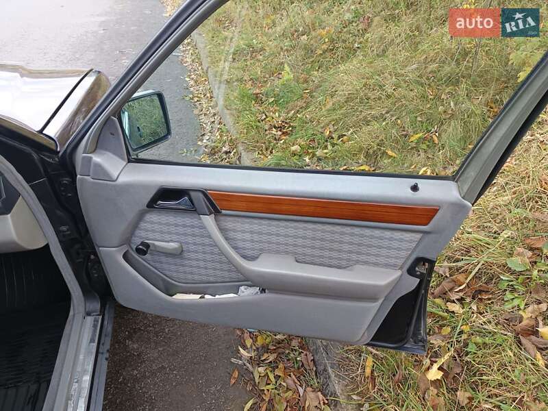 Седан Mercedes-Benz E-Class 1993 в Перемышлянах фото 8 Седан Mercedes-Benz E-Class 1993 в Перемышлянах