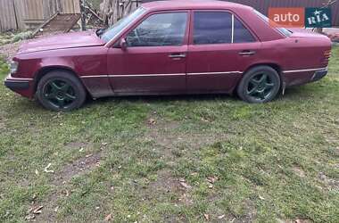 Седан Mercedes-Benz E-Class 1992 в Стрию Седан Mercedes-Benz E-Class 1992 в Стрию