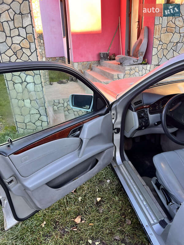 Седан Mercedes-Benz E-Class 1997 в Липниках