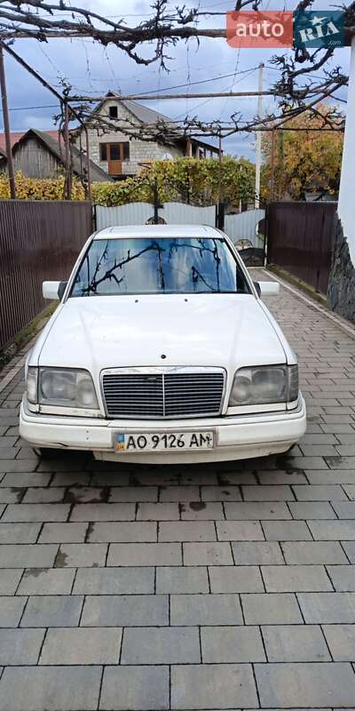 Седан Mercedes-Benz E-Class 1994 в Виноградові фото Седан Mercedes-Benz E-Class 1994 в Виноградові