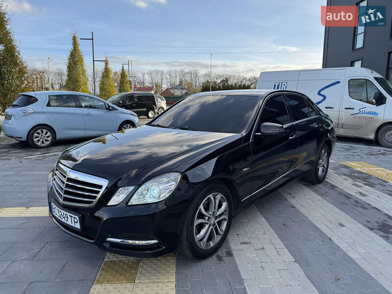 Седан Mercedes-Benz E-Class 2011 в Львові
