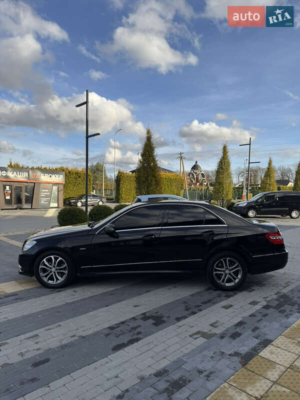 Седан Mercedes-Benz E-Class 2011 в Львові