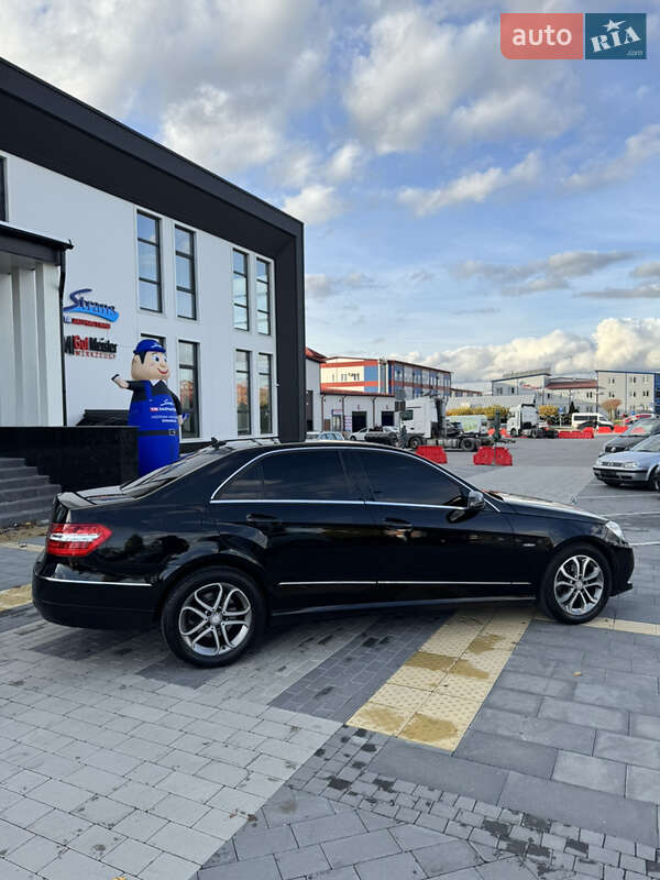 Седан Mercedes-Benz E-Class 2011 в Львові