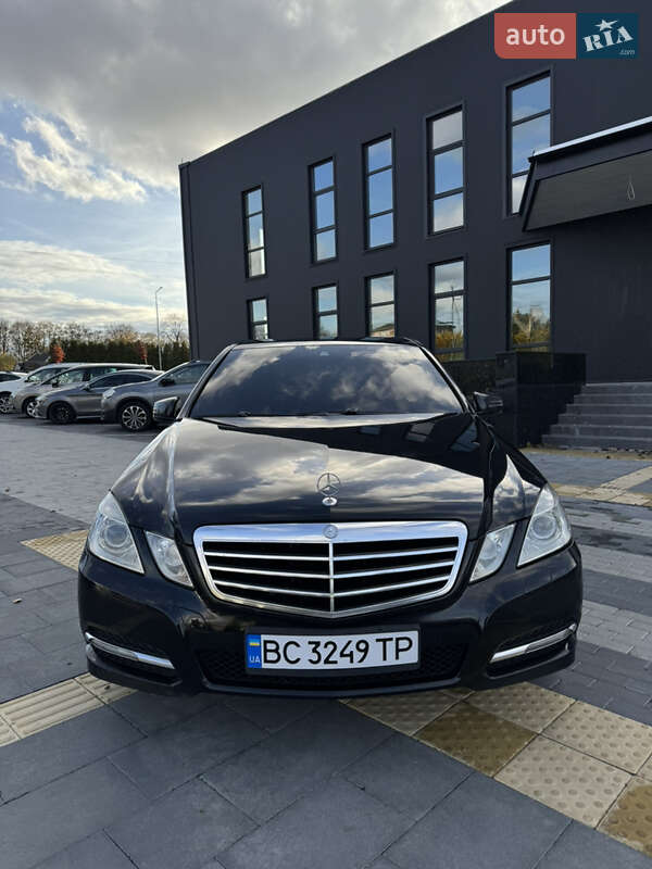 Седан Mercedes-Benz E-Class 2011 в Львові