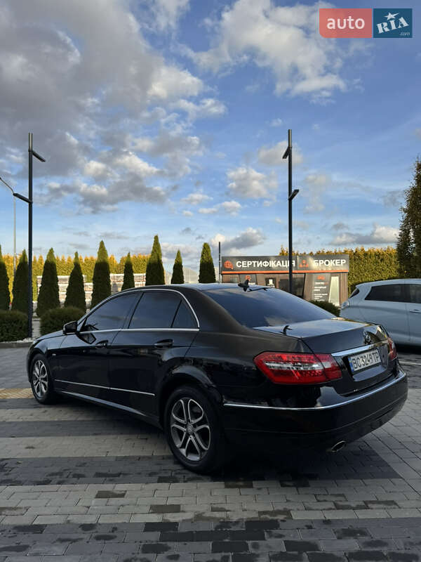 Седан Mercedes-Benz E-Class 2011 в Львові