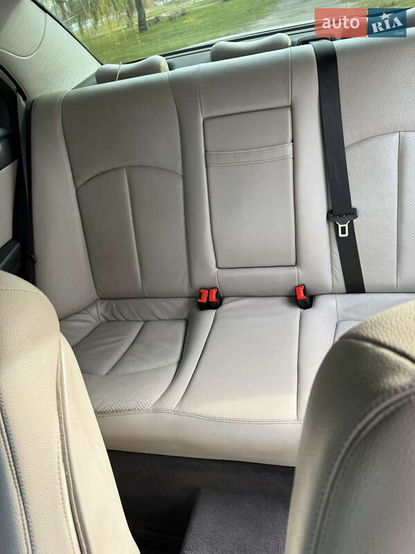 Седан Mercedes-Benz E-Class 2002 в Миколаєві