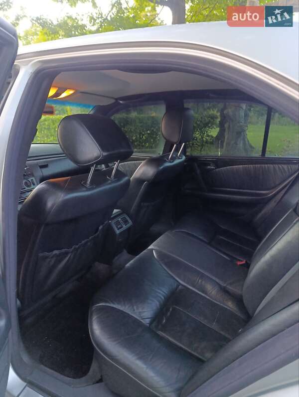 Седан Mercedes-Benz E-Class 1997 в Стоянці фото 3 Седан Mercedes-Benz E-Class 1997 в Стоянці