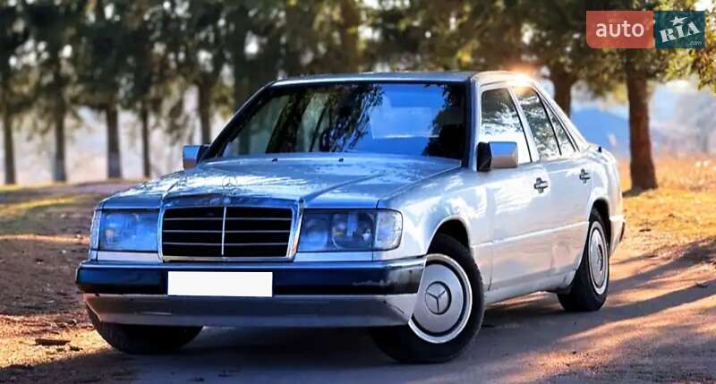 Mercedes-Benz E-Class 1988 Mercedes-Benz E-Class 1988