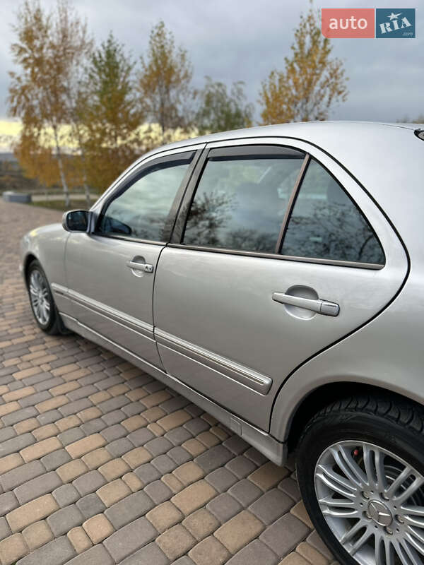 Седан Mercedes-Benz E-Class 2000 в Сторожинце