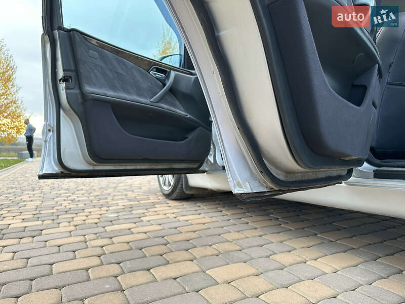 Седан Mercedes-Benz E-Class 2000 в Сторожинце