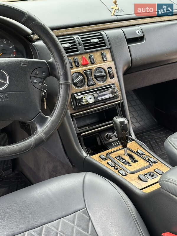 Седан Mercedes-Benz E-Class 2000 в Сторожинце