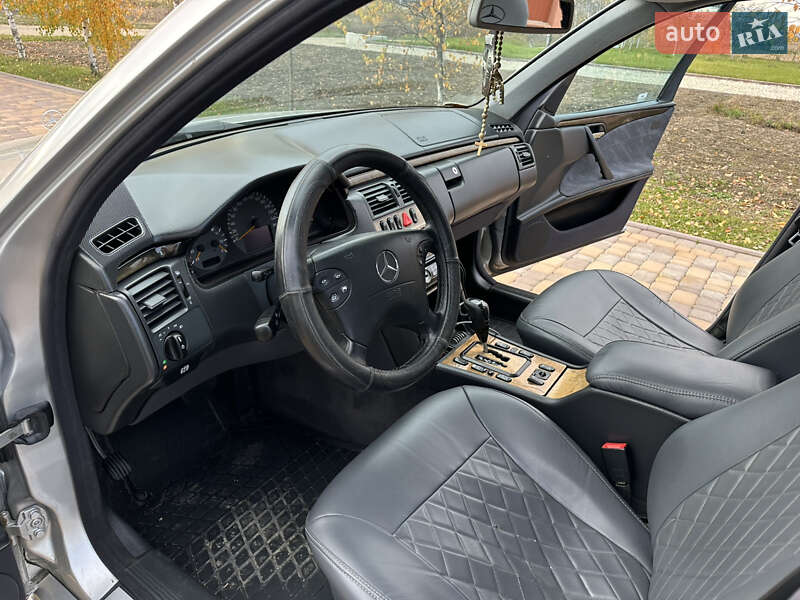 Седан Mercedes-Benz E-Class 2000 в Сторожинце