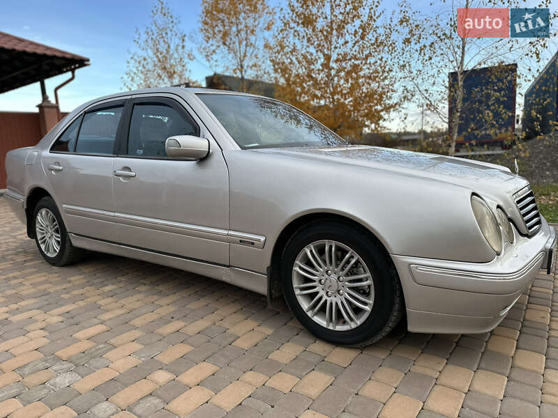 Седан Mercedes-Benz E-Class 2000 в Сторожинце