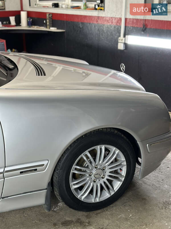 Седан Mercedes-Benz E-Class 2000 в Сторожинце