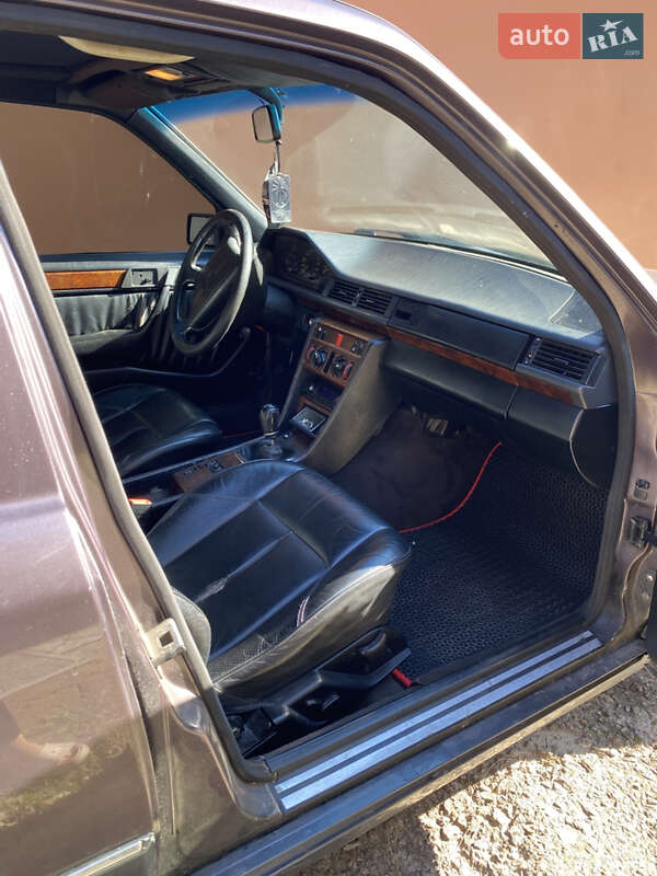 Седан Mercedes-Benz E-Class 1993 в Ровно фото 5 Седан Mercedes-Benz E-Class 1993 в Ровно