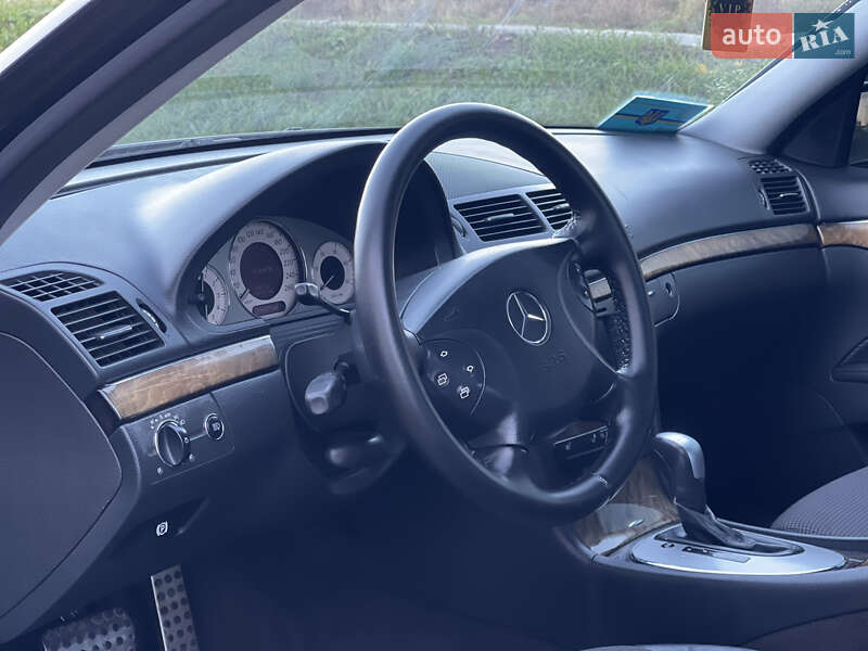 Седан Mercedes-Benz E-Class 2004 в Виннице