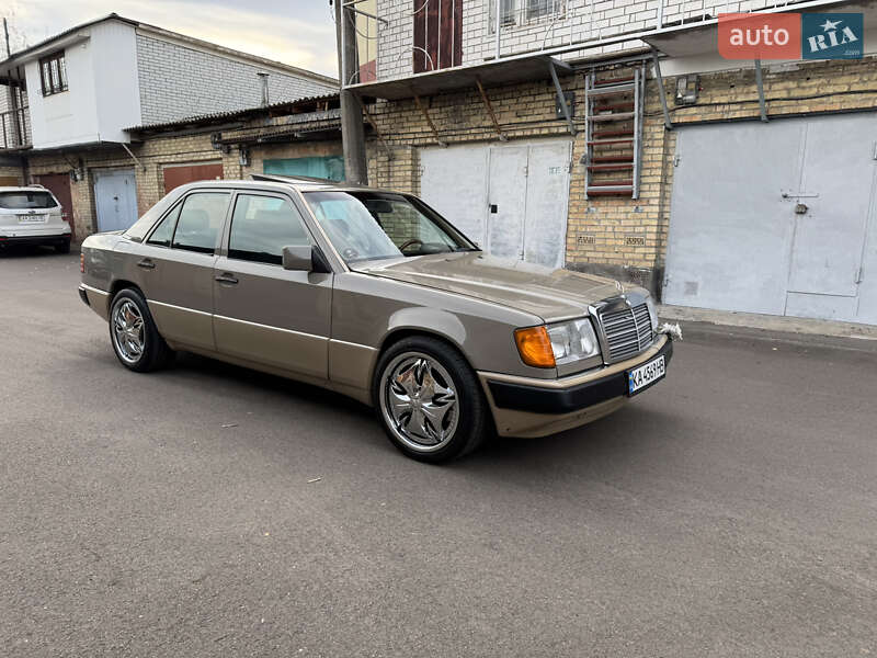 Mercedes-Benz E-Class 1990 Mercedes-Benz E-Class 1990