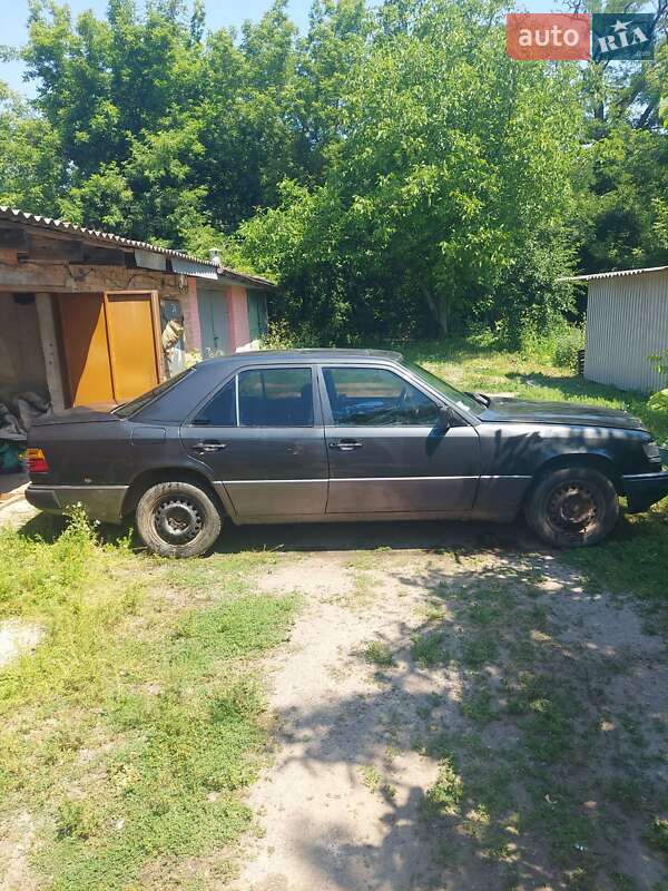 Седан Mercedes-Benz E-Class 1985 в Виннице