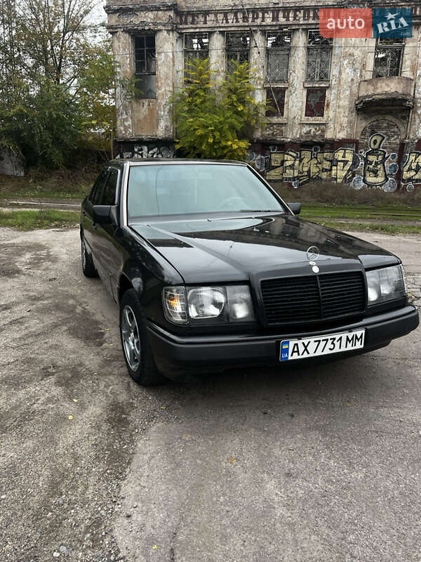 Седан Mercedes-Benz E-Class 1990 в Днепре