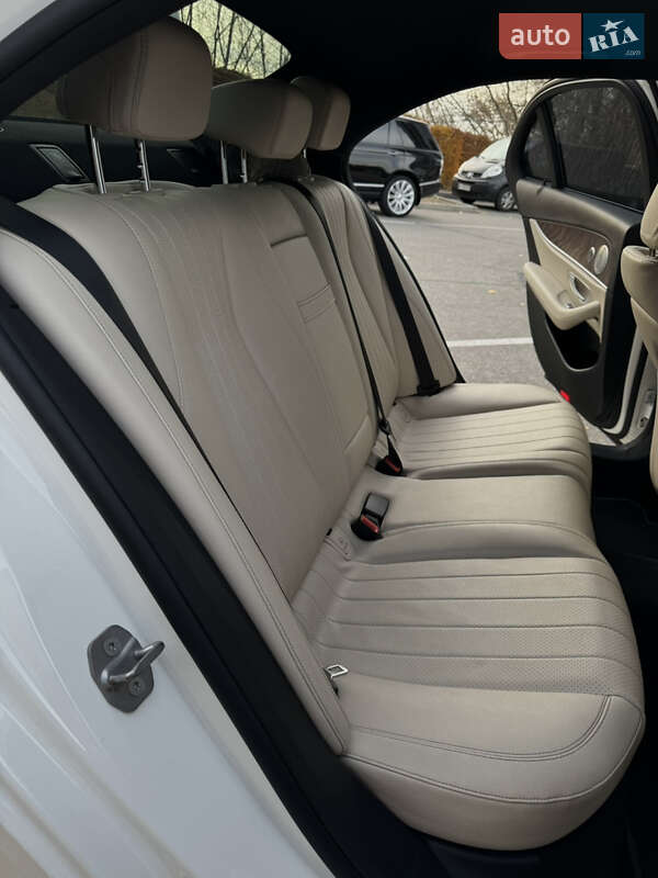 Седан Mercedes-Benz E-Class 2016 в Києві