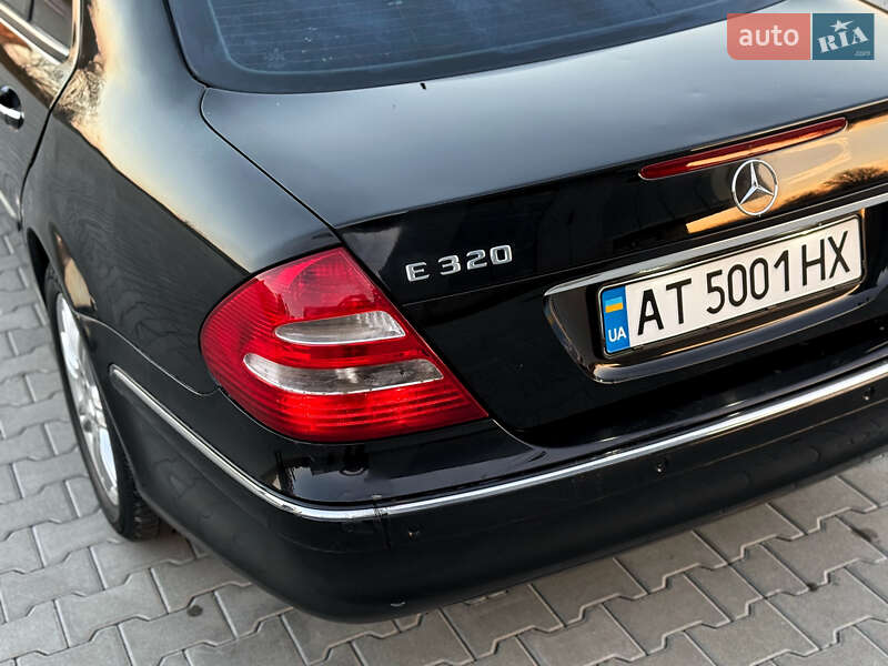 Седан Mercedes-Benz E-Class 2002 в Черновцах