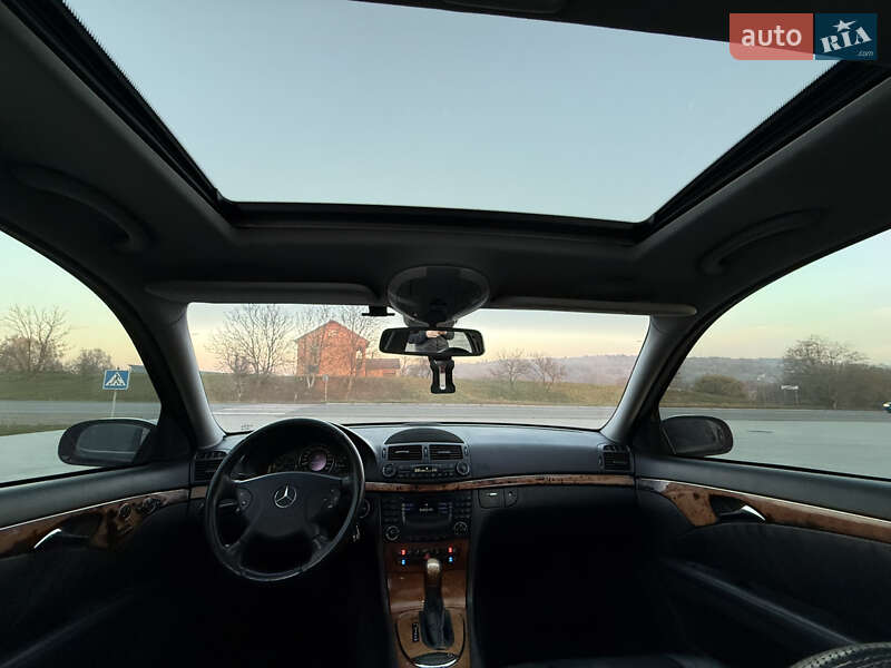 Седан Mercedes-Benz E-Class 2002 в Черновцах