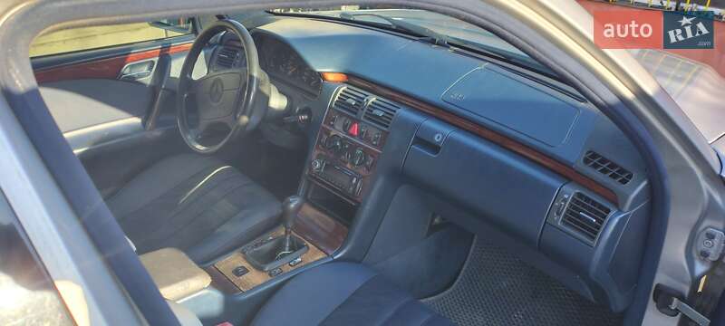 Седан Mercedes-Benz E-Class 1995 в Луцке фото 8 Седан Mercedes-Benz E-Class 1995 в Луцке