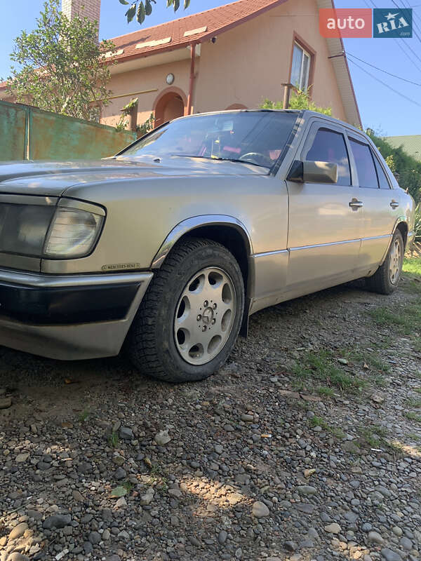 Седан Mercedes-Benz E-Class 1987 в Черновцах фото 2 Седан Mercedes-Benz E-Class 1987 в Черновцах