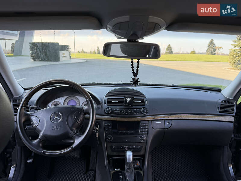 Седан Mercedes-Benz E-Class 2004 в Дніпрі