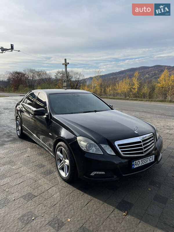 Седан Mercedes-Benz E-Class 2009 в Тячеве