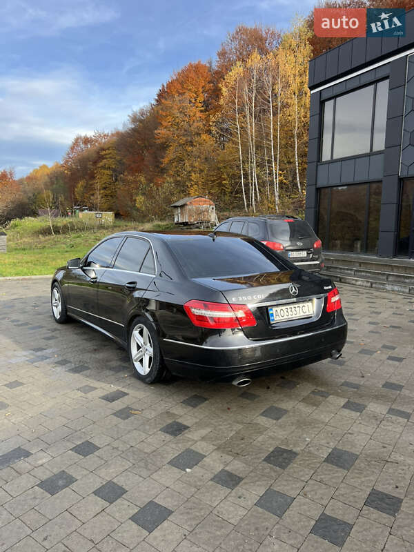 Седан Mercedes-Benz E-Class 2009 в Тячеве