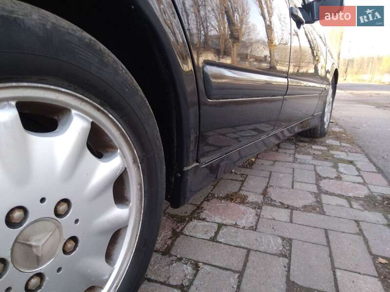 Седан Mercedes-Benz E-Class 2000 в Коростене