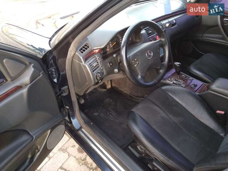 Седан Mercedes-Benz E-Class 2000 в Коростене