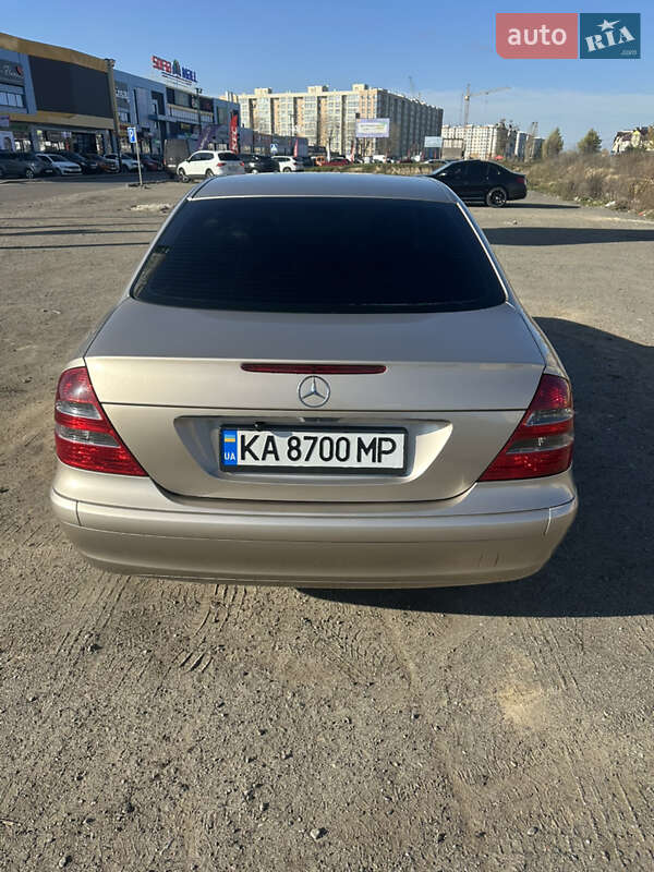 Седан Mercedes-Benz E-Class 2004 в Киеве
