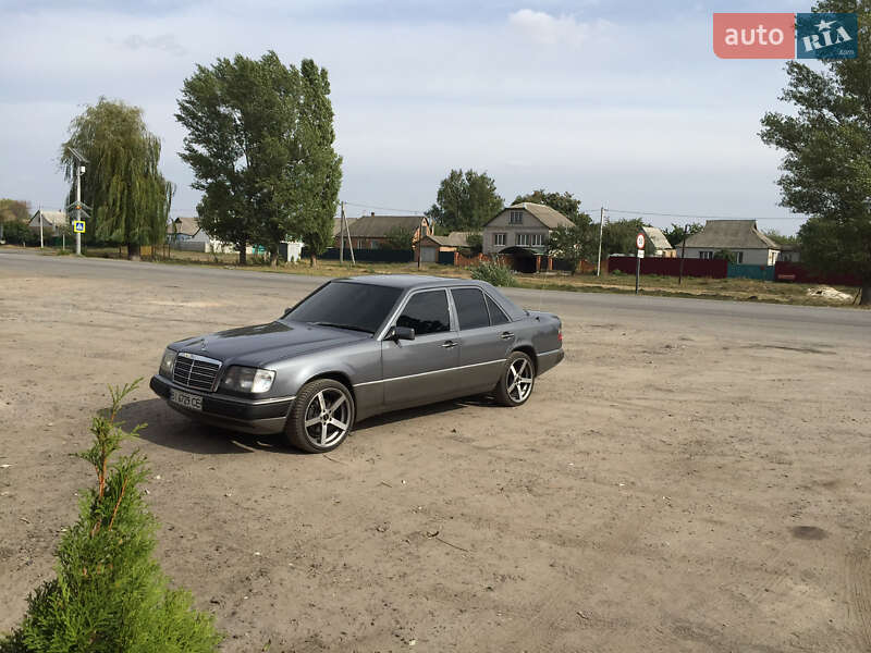 Седан Mercedes-Benz E-Class 1988 в Чутовому