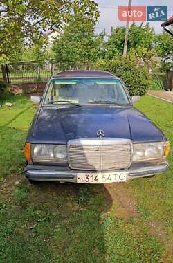 Седан Mercedes-Benz E-Class 1981 в Львові