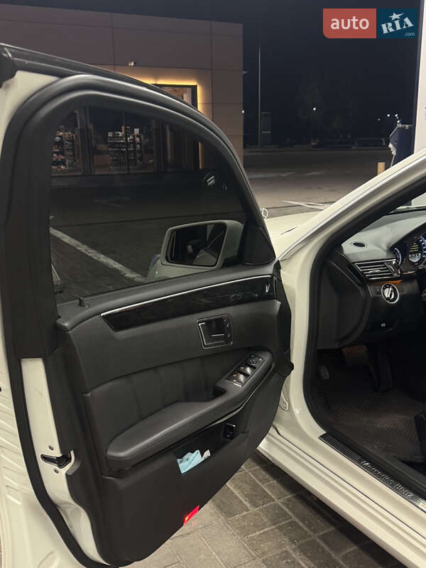 Седан Mercedes-Benz E-Class 2012 в Днепре