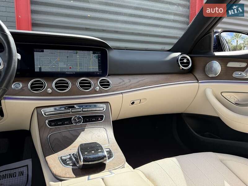 Седан Mercedes-Benz E-Class 2018 в Львове
