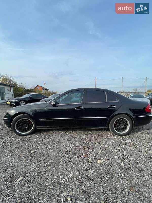 Седан Mercedes-Benz E-Class 2002 в Ужгороде
