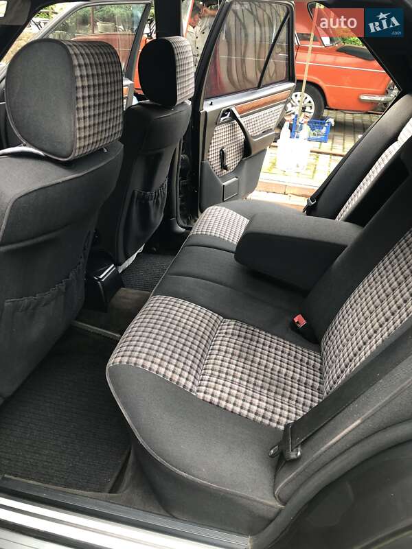 Седан Mercedes-Benz E-Class 1995 в Ивано-Франковске