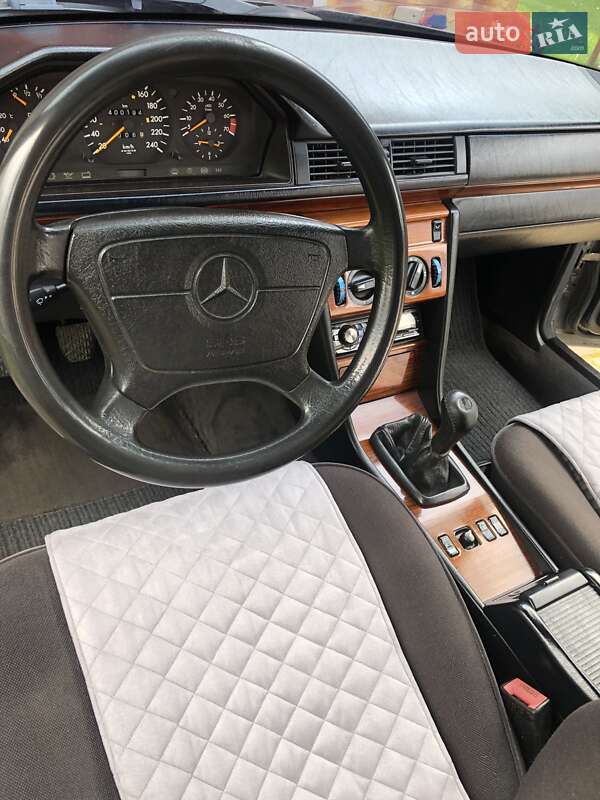 Седан Mercedes-Benz E-Class 1995 в Ивано-Франковске