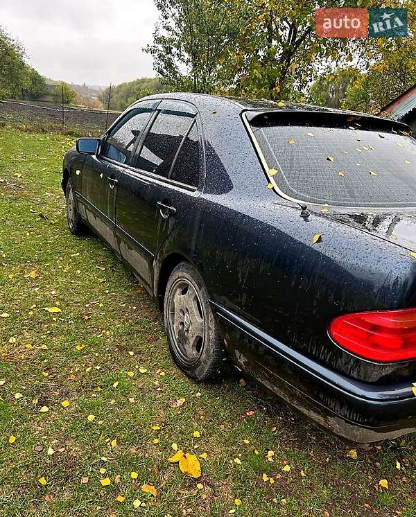 Седан Mercedes-Benz E-Class 1996 в Лебедині