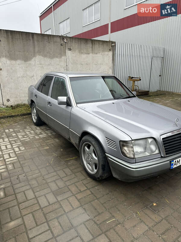Седан Mercedes-Benz E-Class 1993 в Звягелі фото 3 Седан Mercedes-Benz E-Class 1993 в Звягелі
