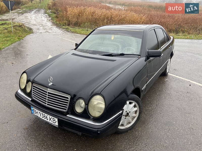 Mercedes-Benz E-Class 1995 Mercedes-Benz E-Class 1995