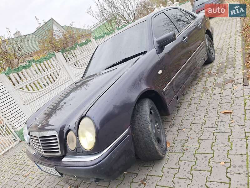Седан Mercedes-Benz E-Class 1997 в Черновцах