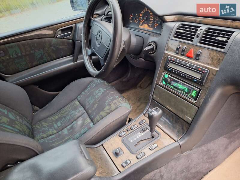 Седан Mercedes-Benz E-Class 1997 в Черновцах
