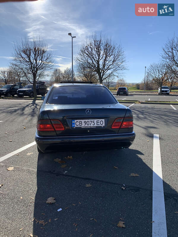 Седан Mercedes-Benz E-Class 1998 в Николаеве