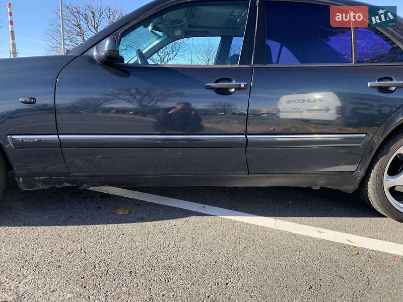Седан Mercedes-Benz E-Class 1998 в Николаеве