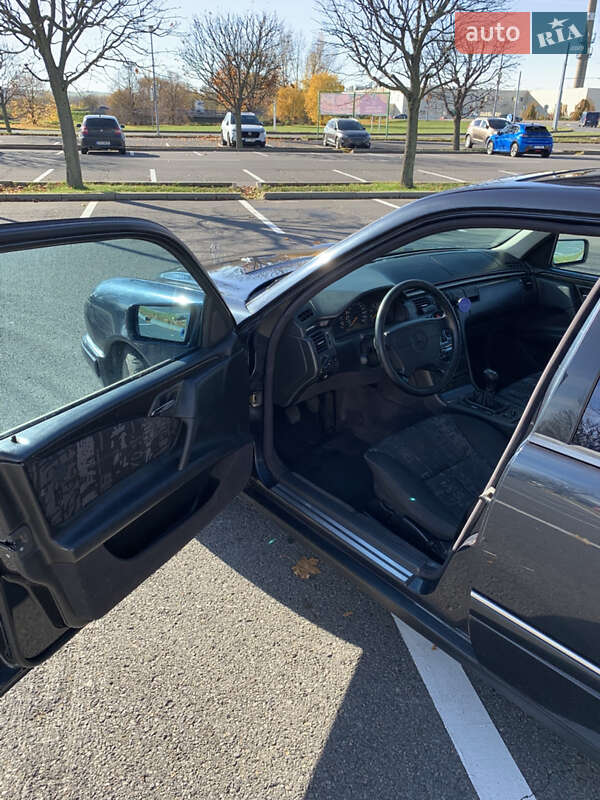 Седан Mercedes-Benz E-Class 1998 в Николаеве